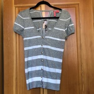 CHARLOTTE Grey white striped v neck tee shirt.